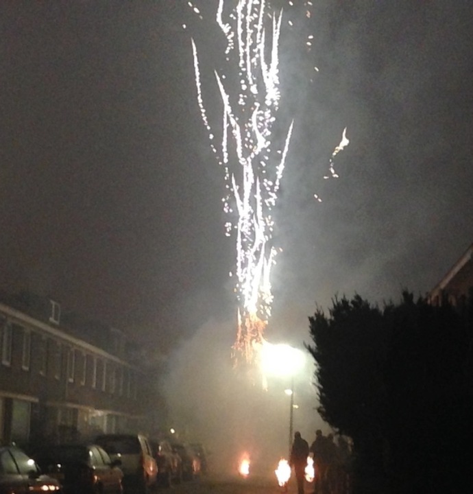 high-flying-fireworks-on-new-years-eve-2016-the-hague